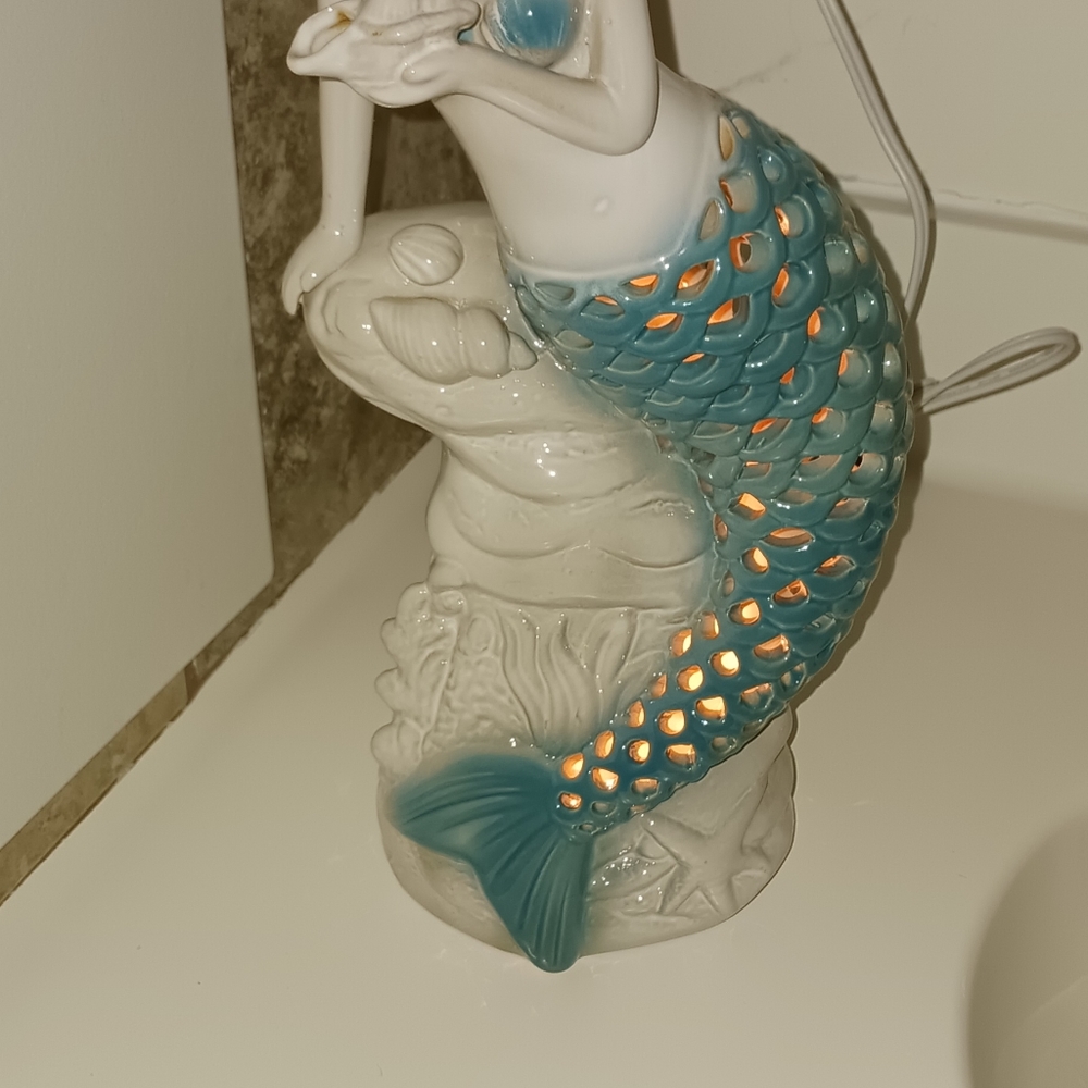 Brand new mermaid lamp from cracker barrel - Picture 6 of 12